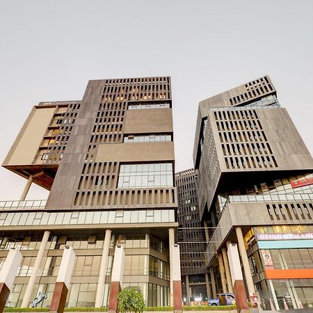 Super Townhouse Rajyash Rise Hotel Sarkhej Buitenkant foto