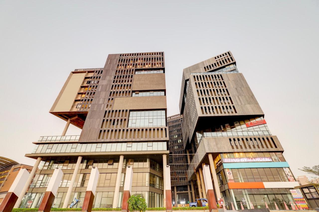 Super Townhouse Rajyash Rise Hotel Sarkhej Buitenkant foto