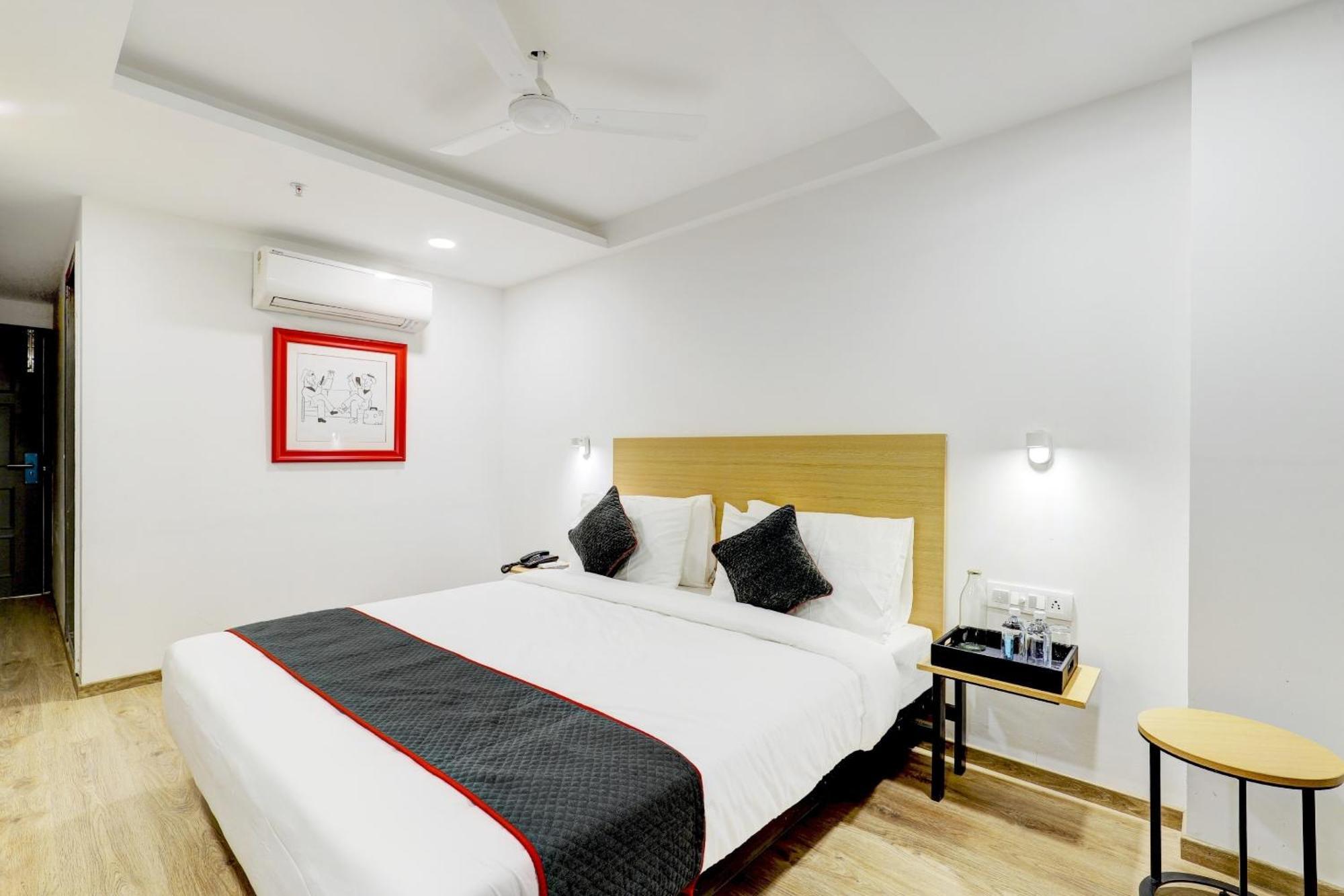 Super Townhouse Rajyash Rise Hotel Sarkhej Buitenkant foto