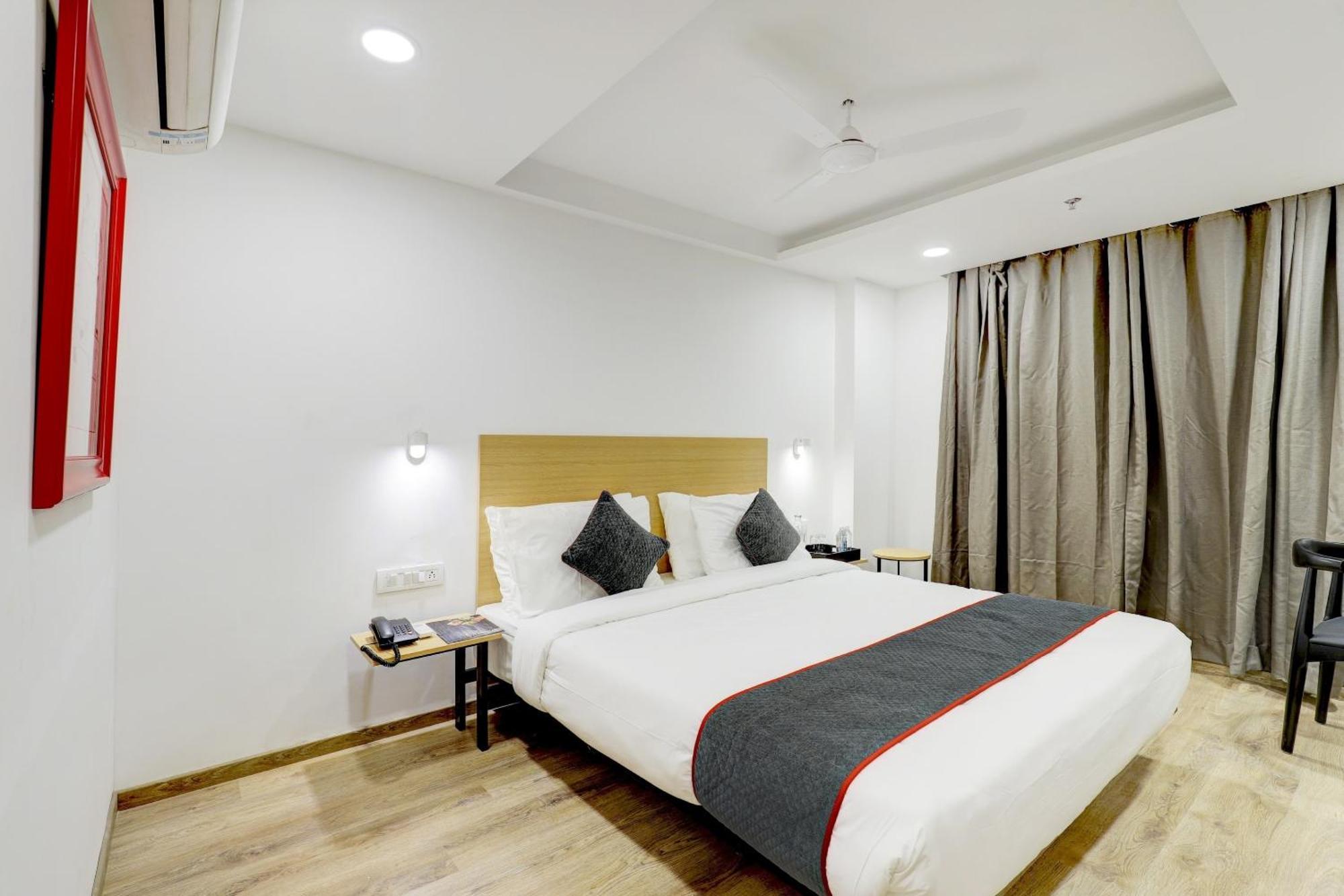 Super Townhouse Rajyash Rise Hotel Sarkhej Buitenkant foto