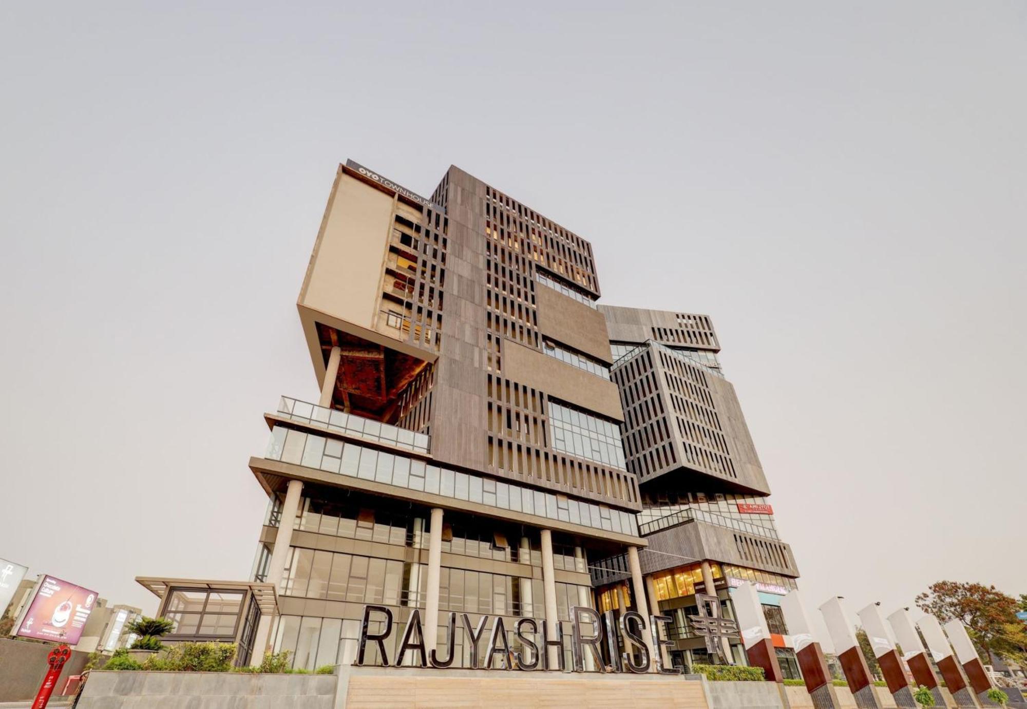 Super Townhouse Rajyash Rise Hotel Sarkhej Buitenkant foto