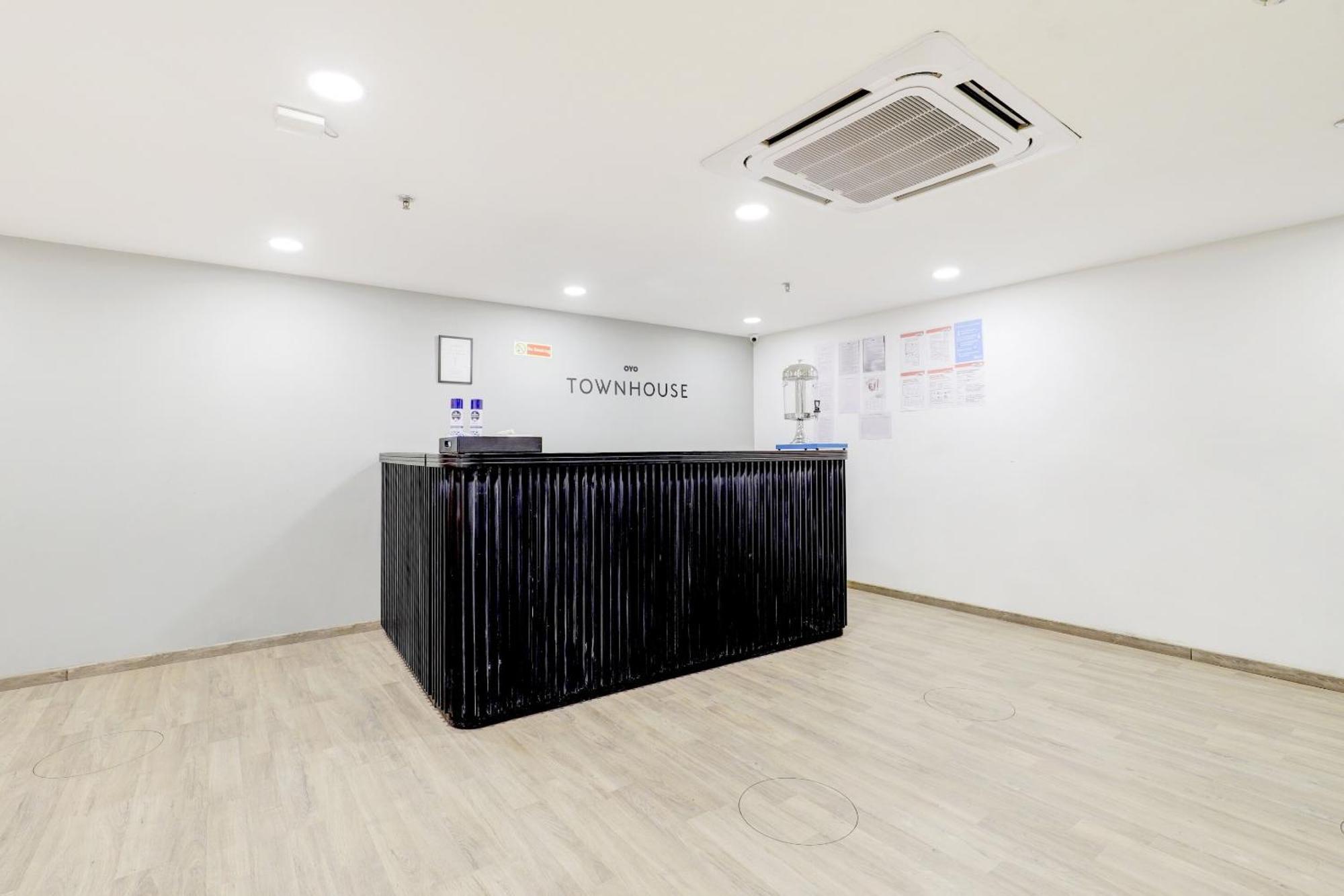 Super Townhouse Rajyash Rise Hotel Sarkhej Buitenkant foto