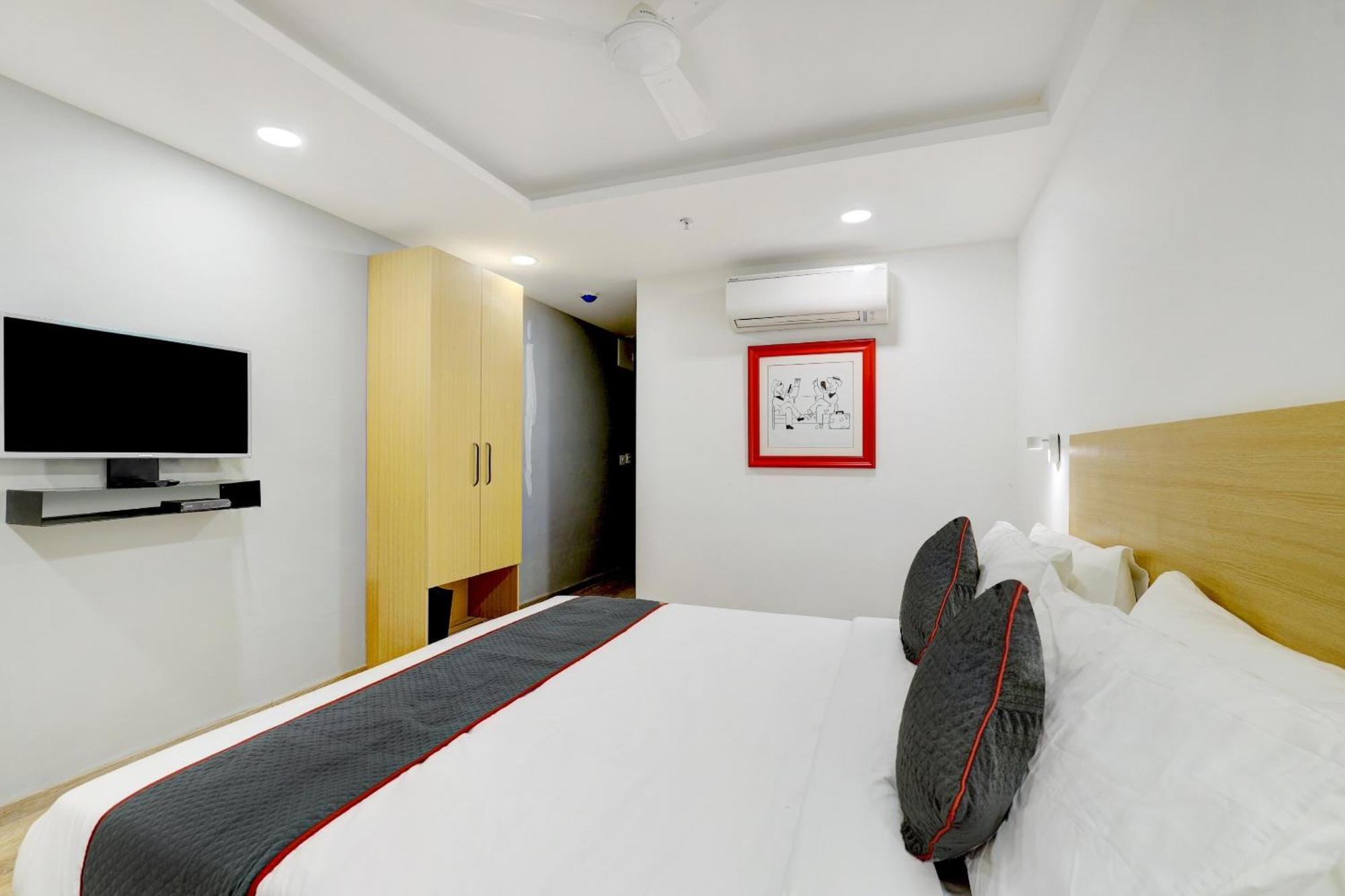 Super Townhouse Rajyash Rise Hotel Sarkhej Buitenkant foto