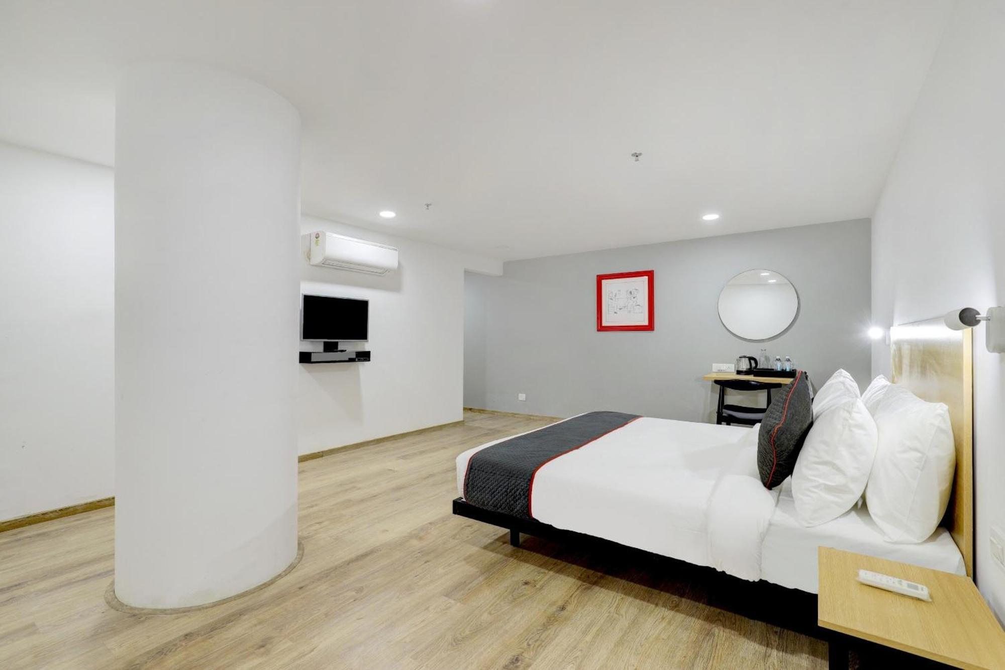 Super Townhouse Rajyash Rise Hotel Sarkhej Buitenkant foto